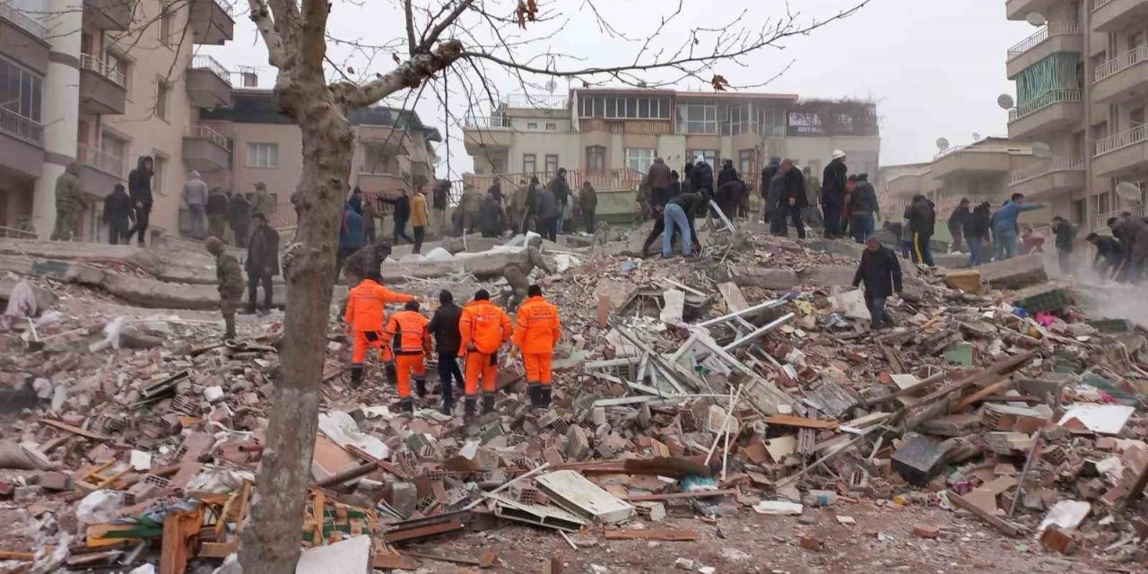 78 kişiye mezar olan Hakimbey Apartmanı’yla ilgili davada savcının araştırma talebi reddedildi