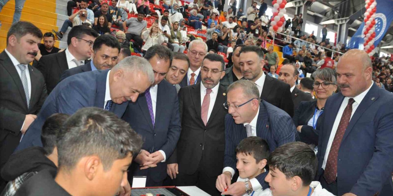 81 ilin şampiyonları Kars’ta ter döküyor