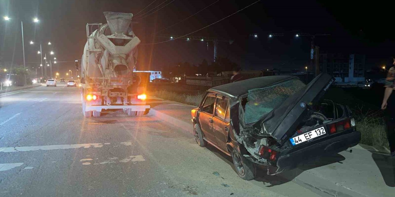 Mikser otomobile çarptı, 1 yaralı