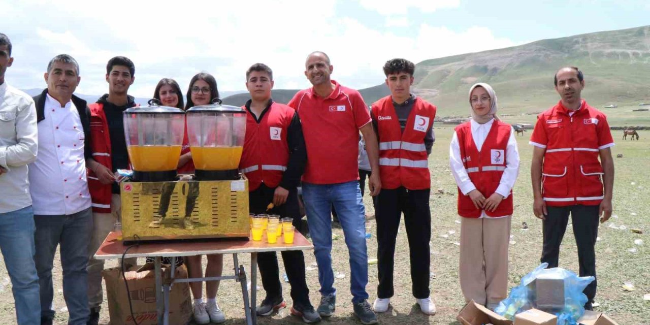 Kızılay’ın yaylada düzenlediği bahar şenliği renkli görüntülere sahne oldu