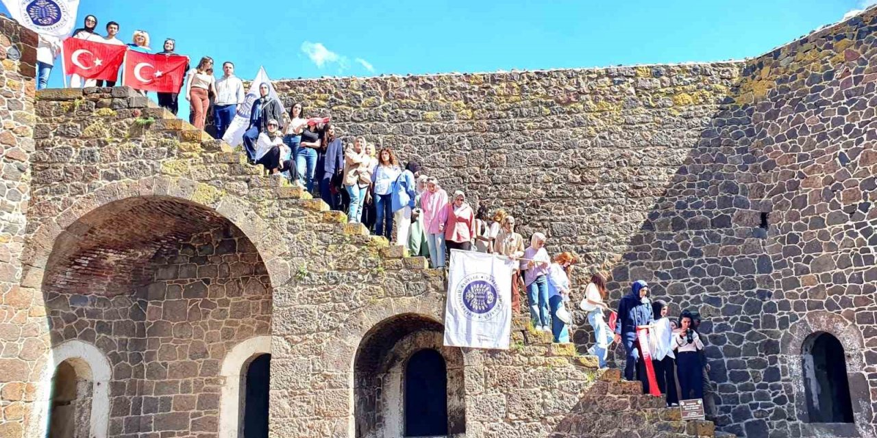 Turizm Fakültesi öğrencileri tabyalarda ders yaptı
