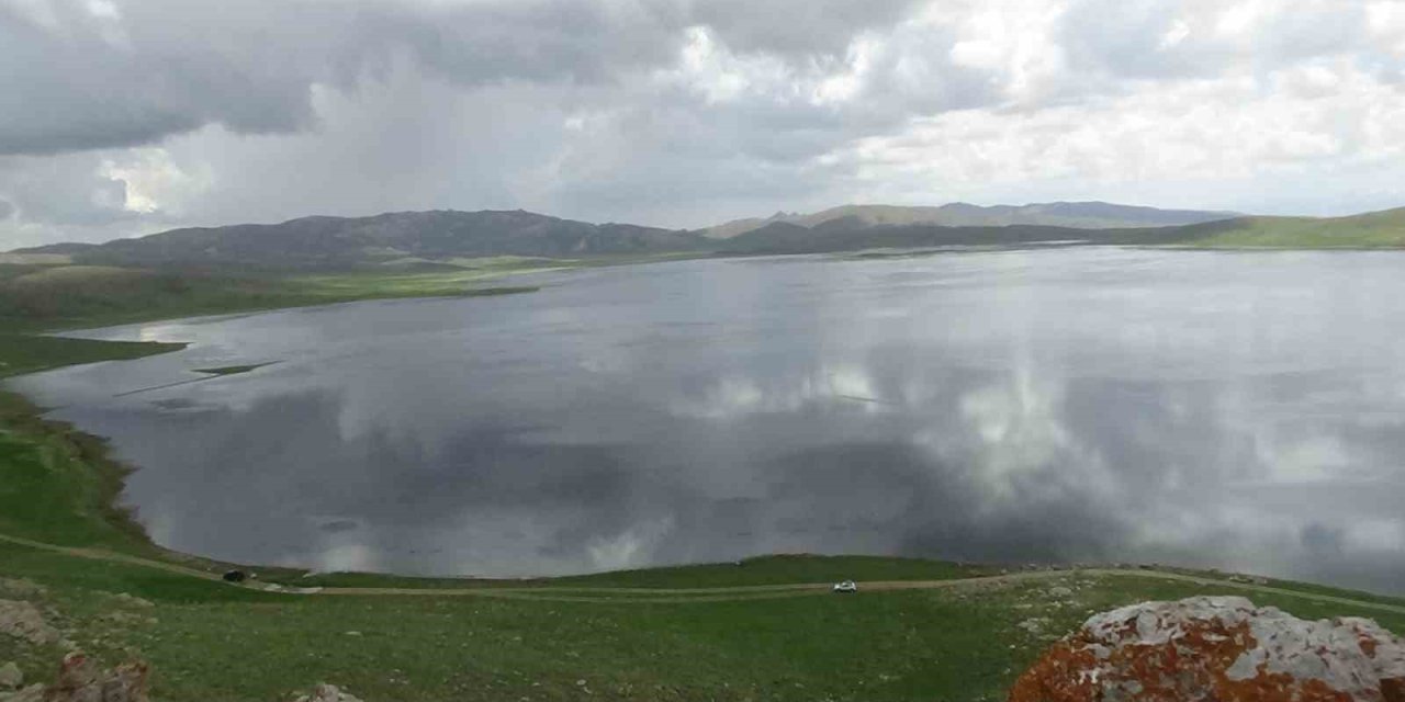 Keşiş Gölü ziyaretçilerini ağırlamaya başladı