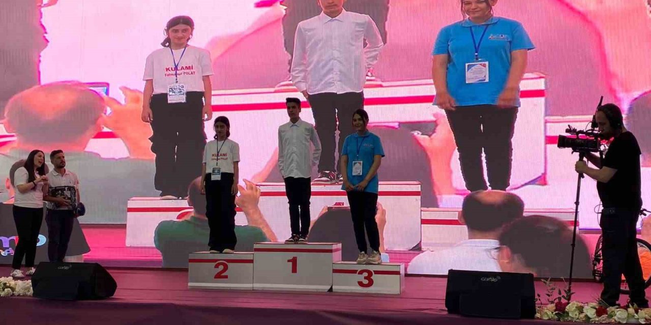 Akıl ve Zeka Oyunları’nda Türkiye 2’incisi Akyaka’dan