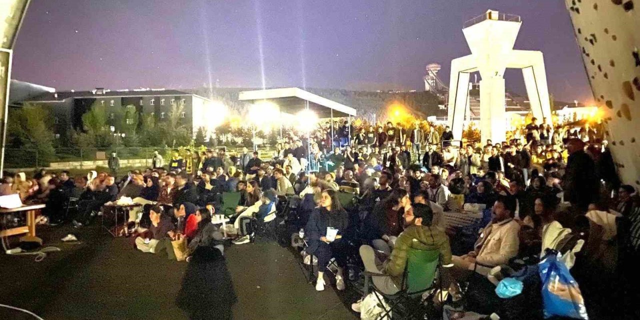 Fenerbahçe için Erzurum’da dev ekran kuruldu