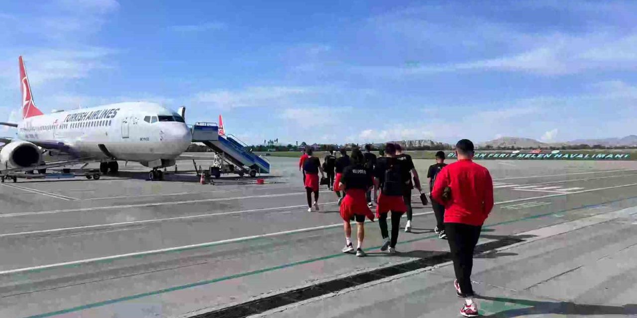 Vanspor kafilesi uçakla Elazığ’a gitti