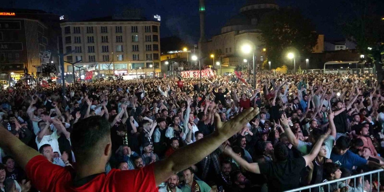 Elazığspor - Vanspor maçının tatil edilmesi Van’da sevinçle karşılandı