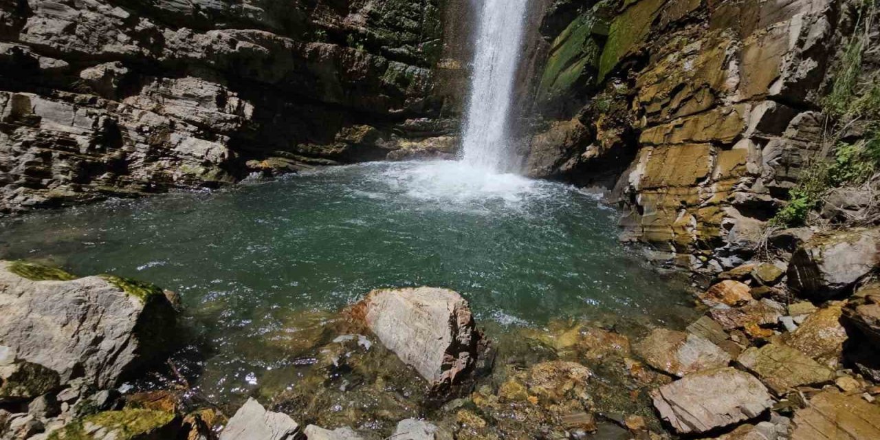 Gümüşkanat Şelalesi görenleri hayran bırakıyor