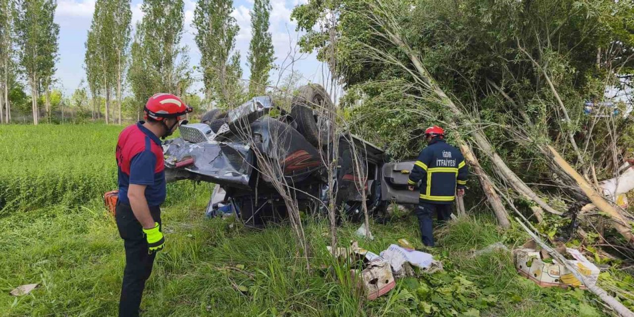 Iğdır’da trafik kazası: Azerbaycan plakalı araç takla attı, 1’i ölü 4 yaralı