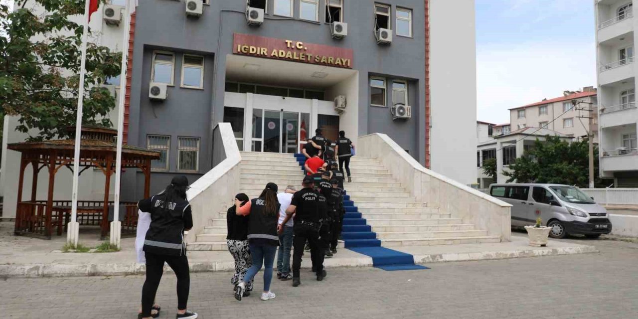 Iğdır’da çeşitli suçlardan gözaltına alınan 12 şüpheli adliyeye sevk edildi