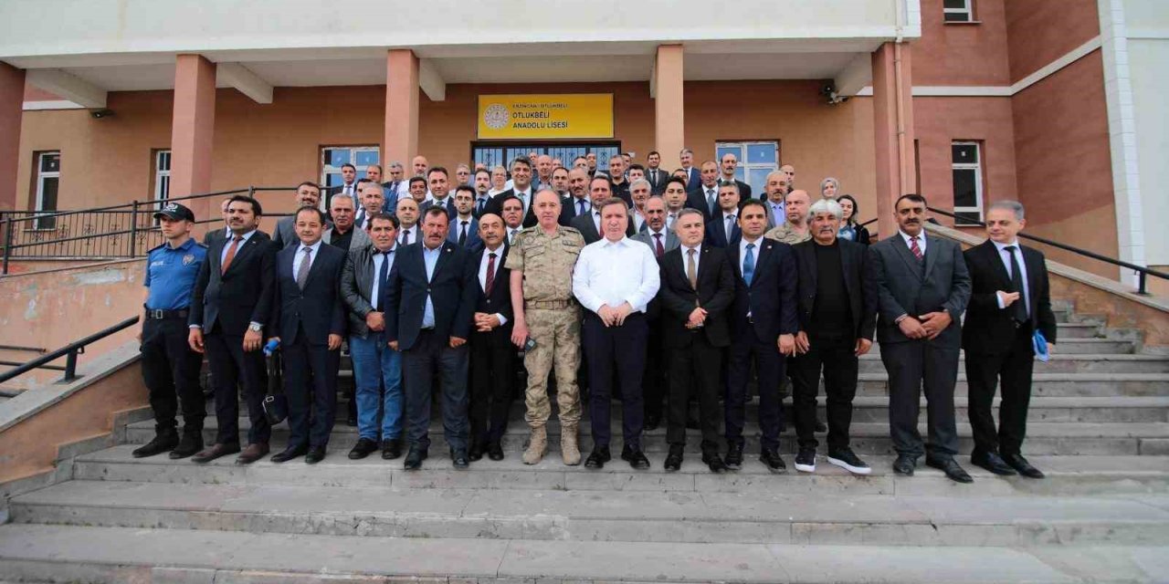 Otlukbeli’de muhtarlar toplantısı düzenlendi