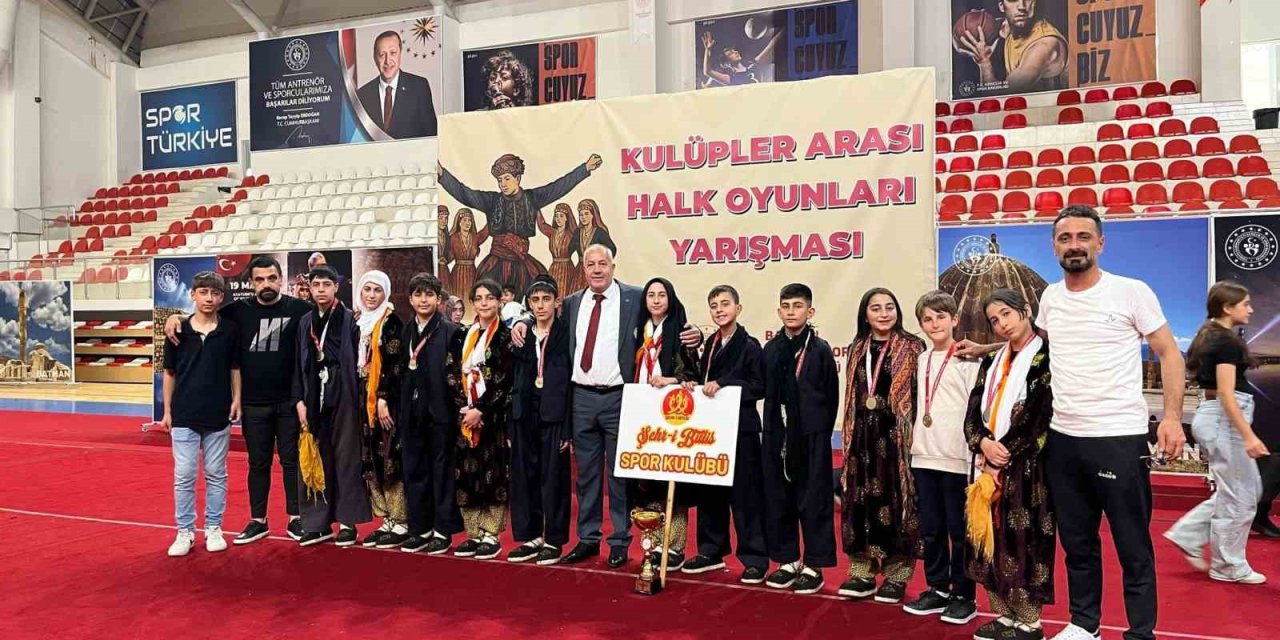 Bitlisli miniklerden halkoyunları yarışmasında büyük başarı