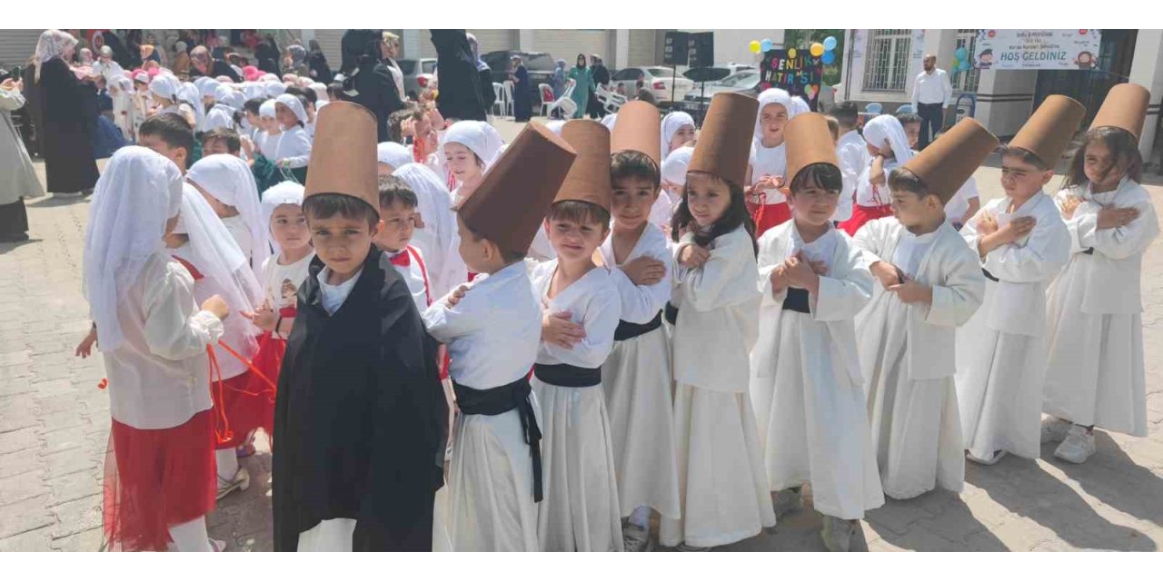 Bitlis’te 4-6 yaş Kur’an kursu öğrencilerinin gösterisi büyük ilgi gördü