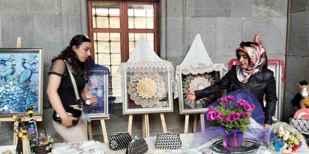 El emeklerini sergilediler