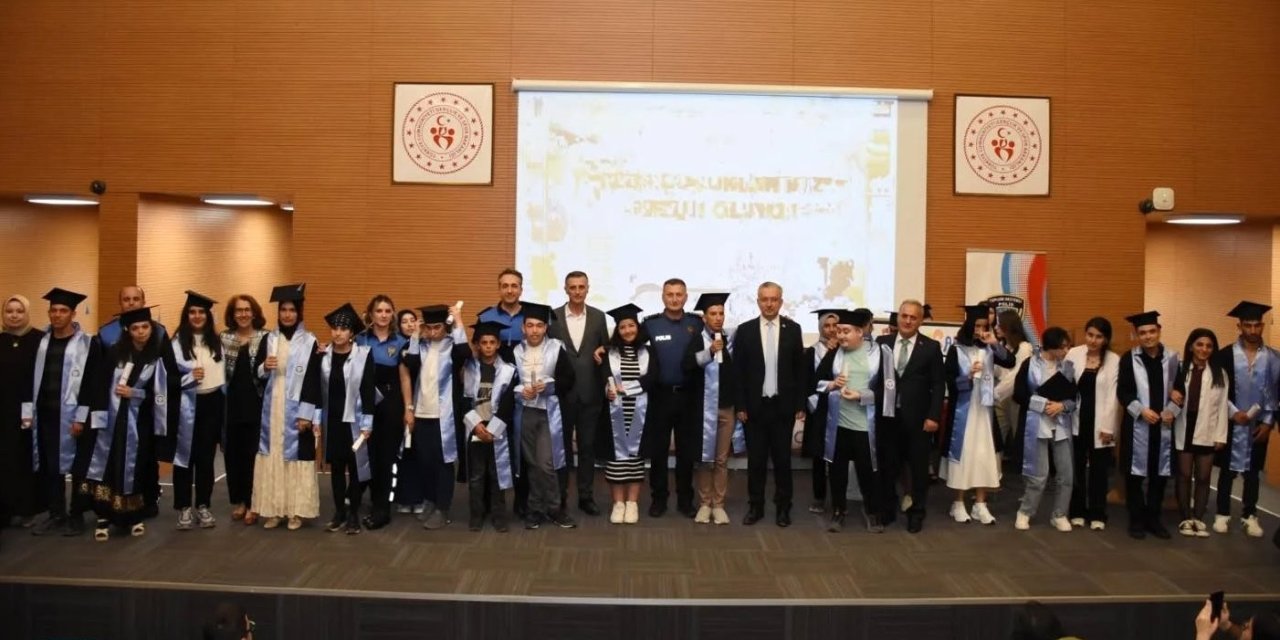 "Bizim Çocuklarımız" projesinin ilk etabı, temsili mezuniyet töreni ile sonlandı