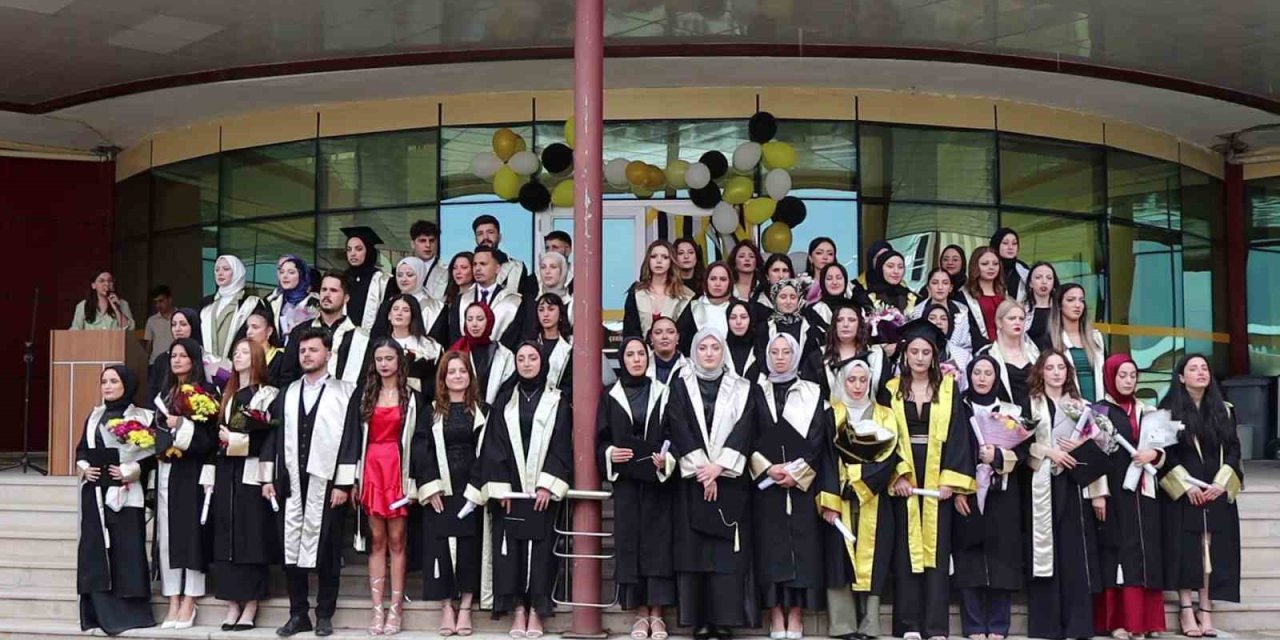 Oltu Beşeri ve Sosyal Bilimler Fakültesi’nde mezuniyet coşkusu