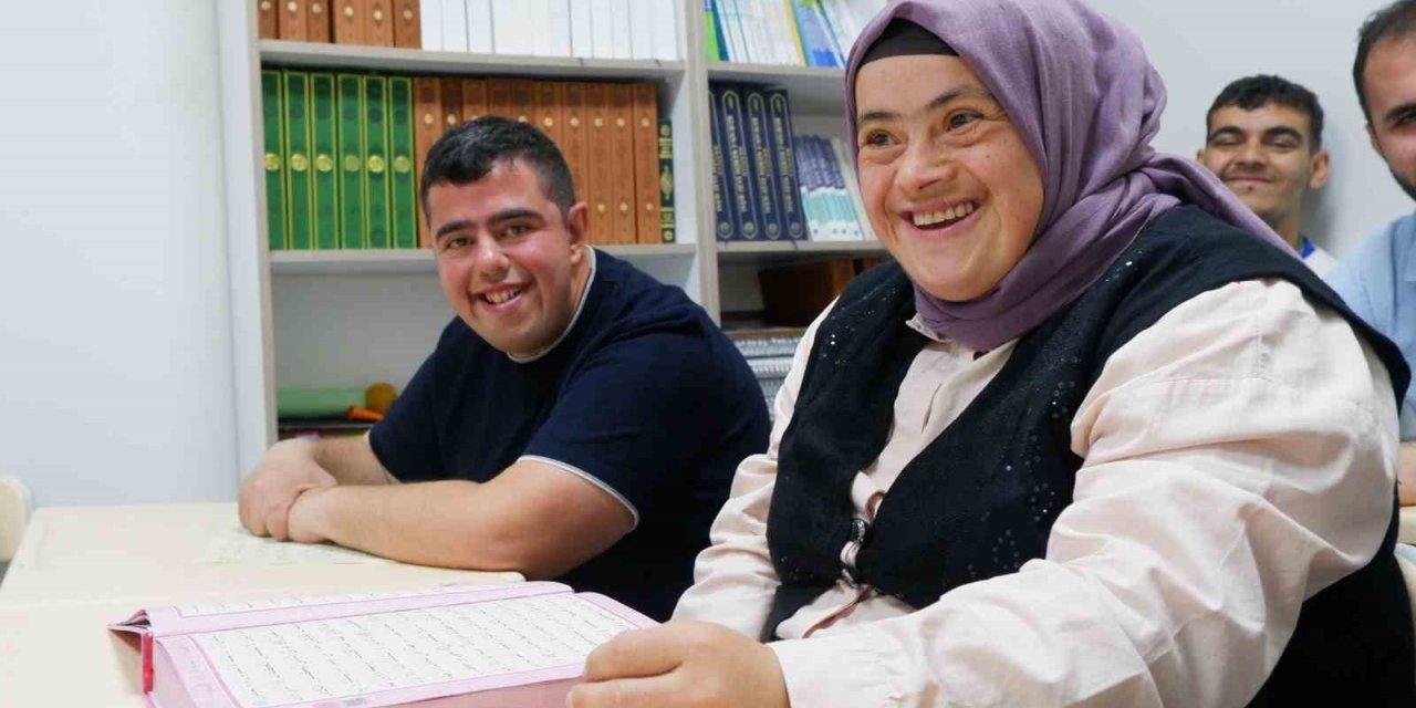 Down sendromlu Fatma ve Muhammet’in Kur’an-ı Kerim aşkı engel tanımadı