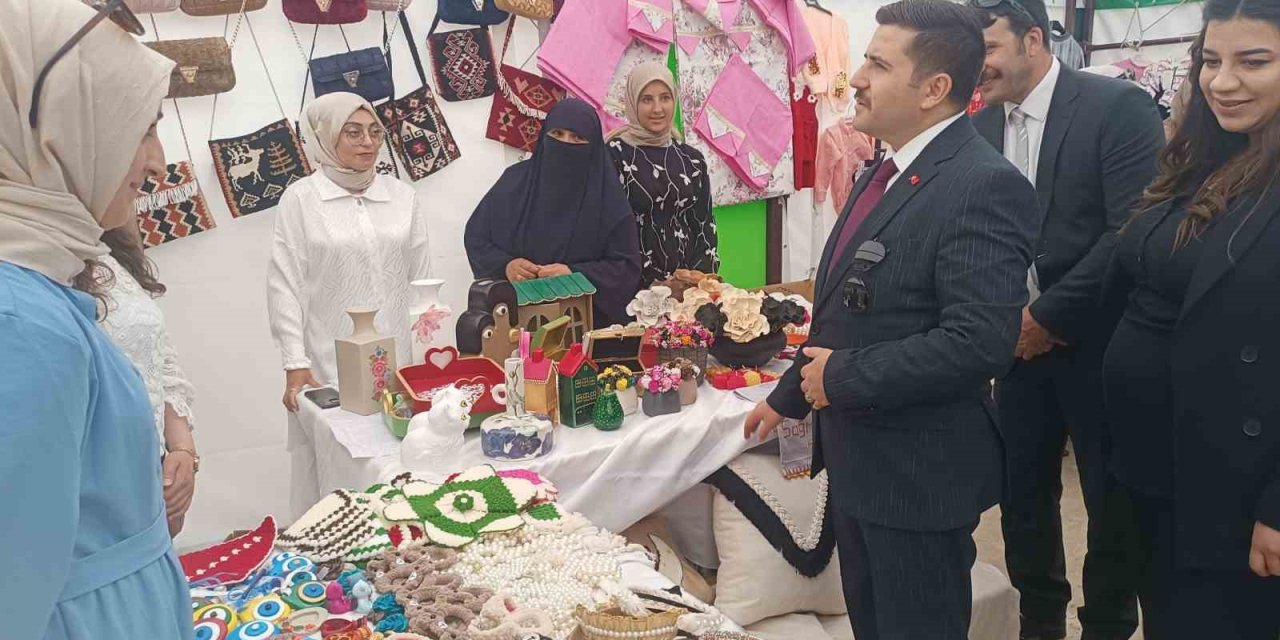 Özalp’te yılsonu sergisi