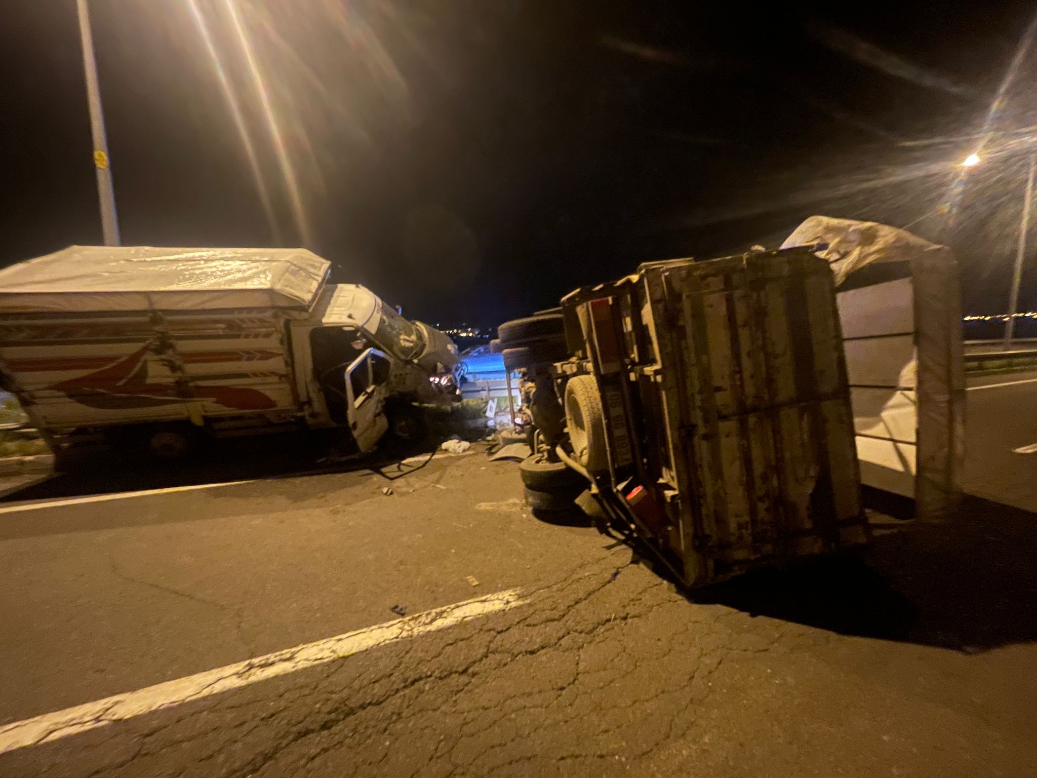 Kars'ta trafik kazası: 3 kişi yaralandı, 1 hayvan telef oldu