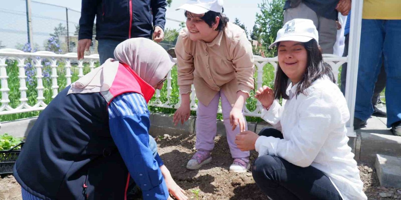 Engelli Hizmetleri Koordinasyon Merkezi’nde ekim zamanı
