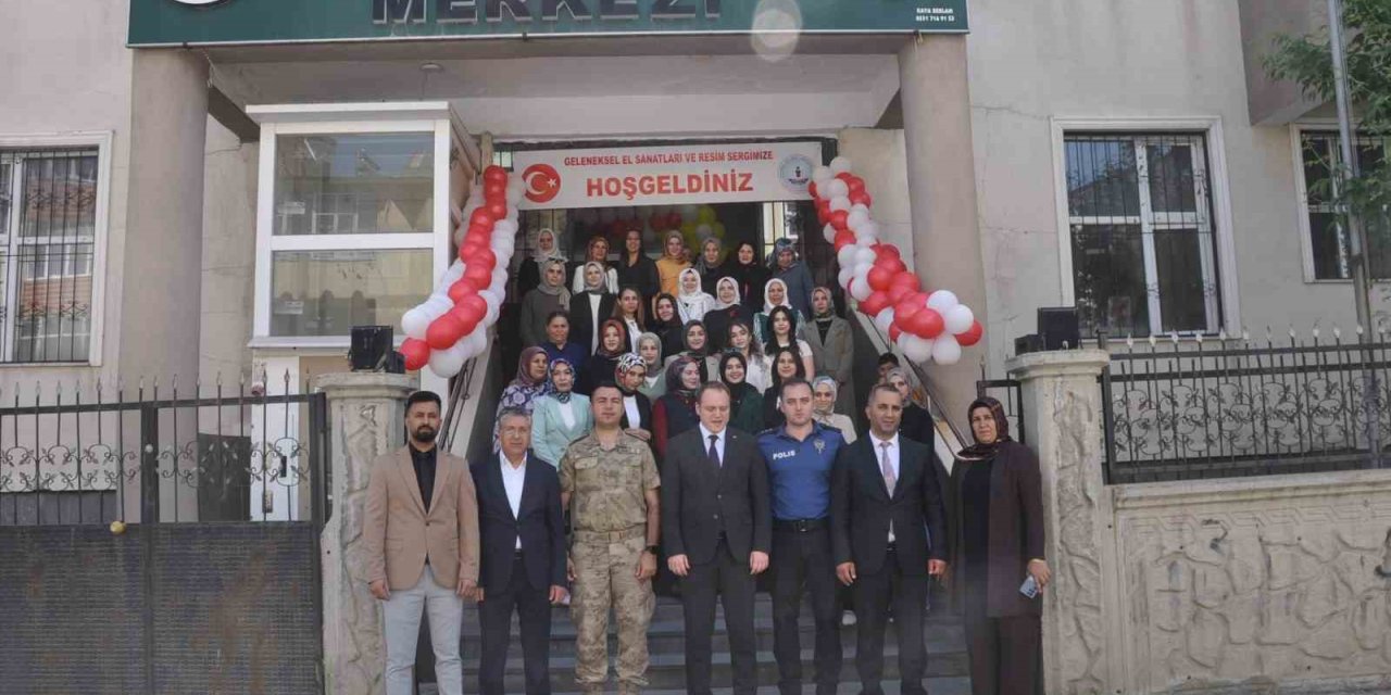 Bulanık’ta yıl sonu sergisi