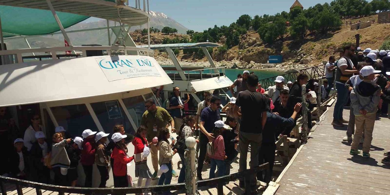 22. Akdamar Çocuk ve Gençlik Tiyatroları Şenliği sona erdi