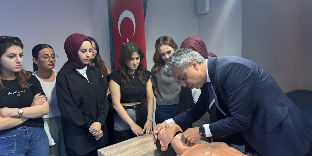 Sosyal Birliktelik Kulübü’nden hayat kurtaran etkinlik: Öğretmen adaylarına ilk yardım eğitimi