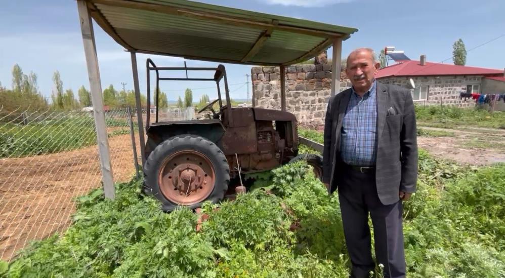 Kars’ta baba hatırası traktörü 73 yıldır saklıyor