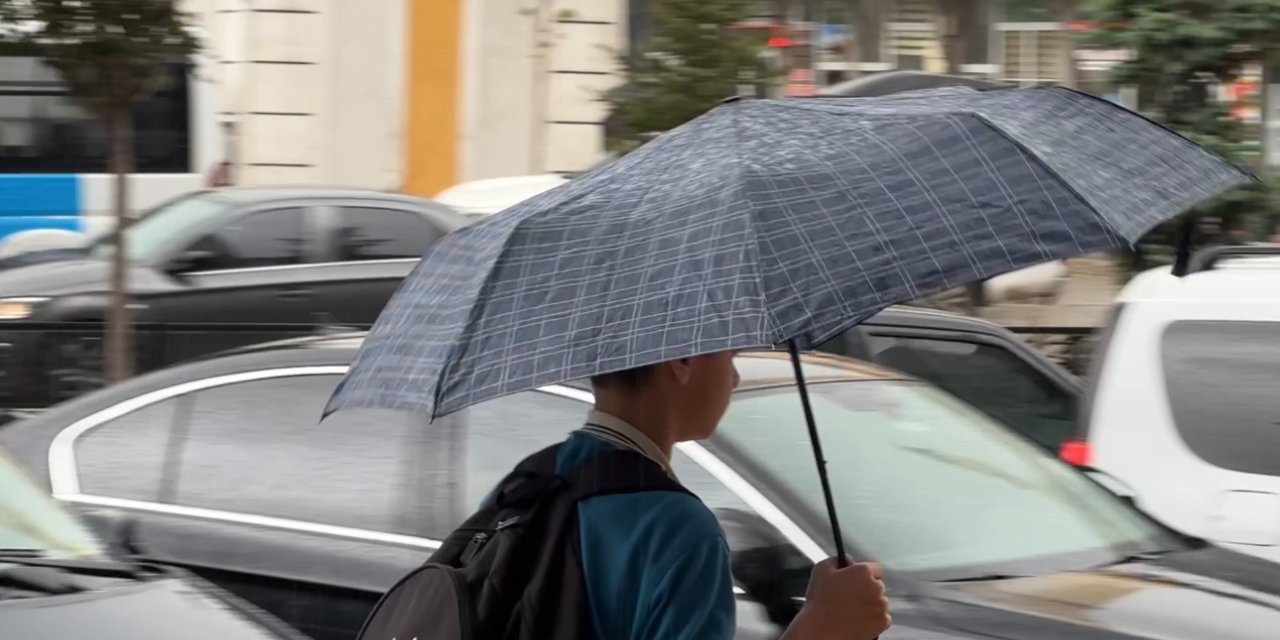 Yüksekova’da sağanak yağış etkili oldu