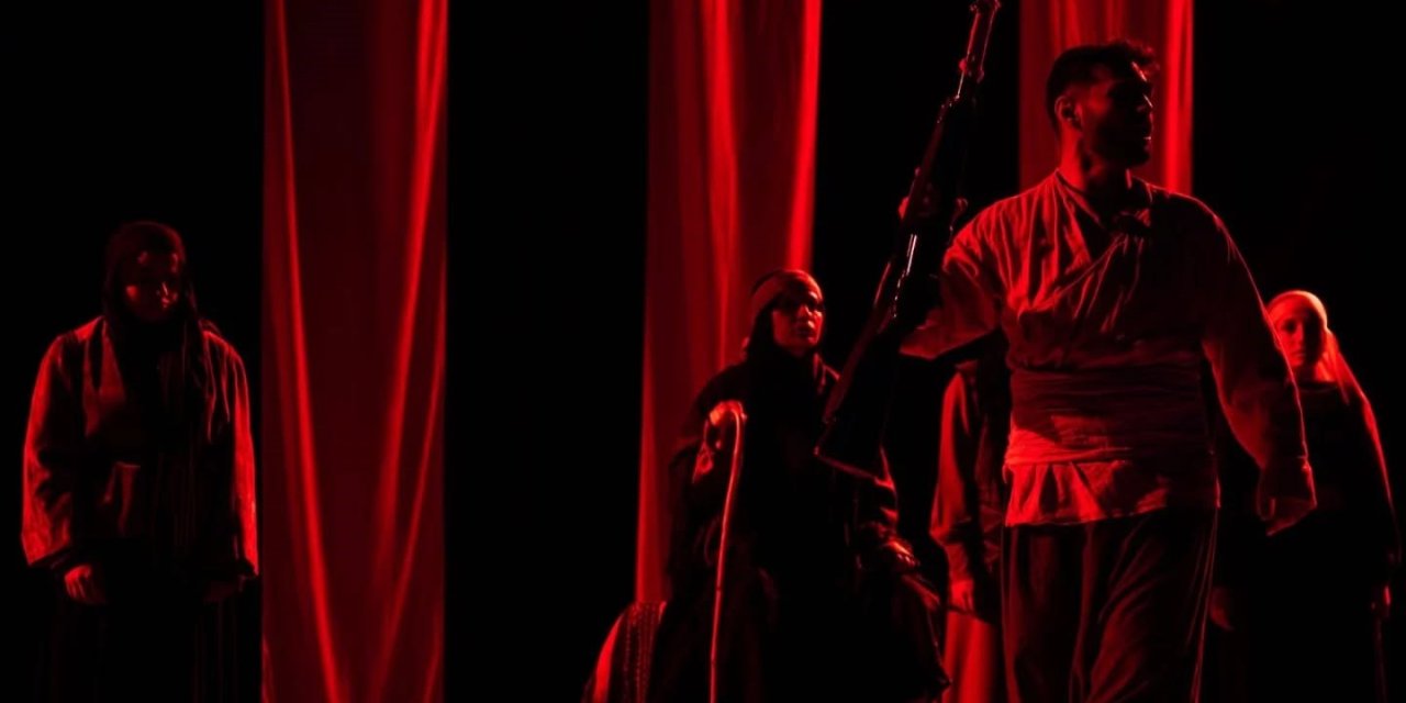 "Töre" adlı tiyatro oyunu sergilendi