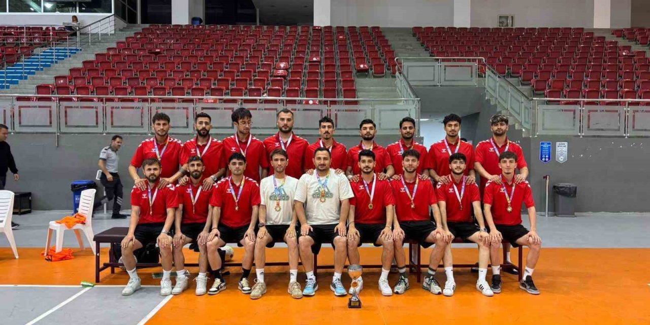 Atatürk Üniversitesi, salon futbolunda da Türkiye Şampiyonu olarak süper lige yükseldi