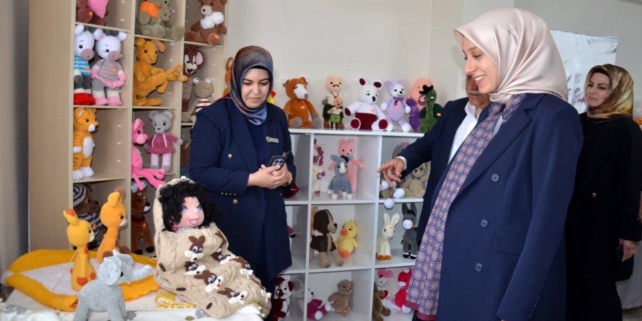 Tercan’da el emeği göz nuru ürünlerden oluşan sergi açıldı