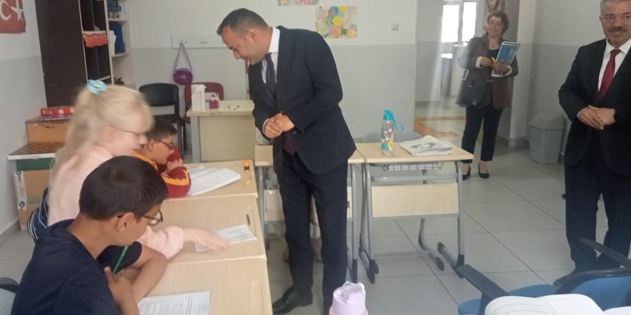 Görme engelli öğrenciler ziyaretle sevindi