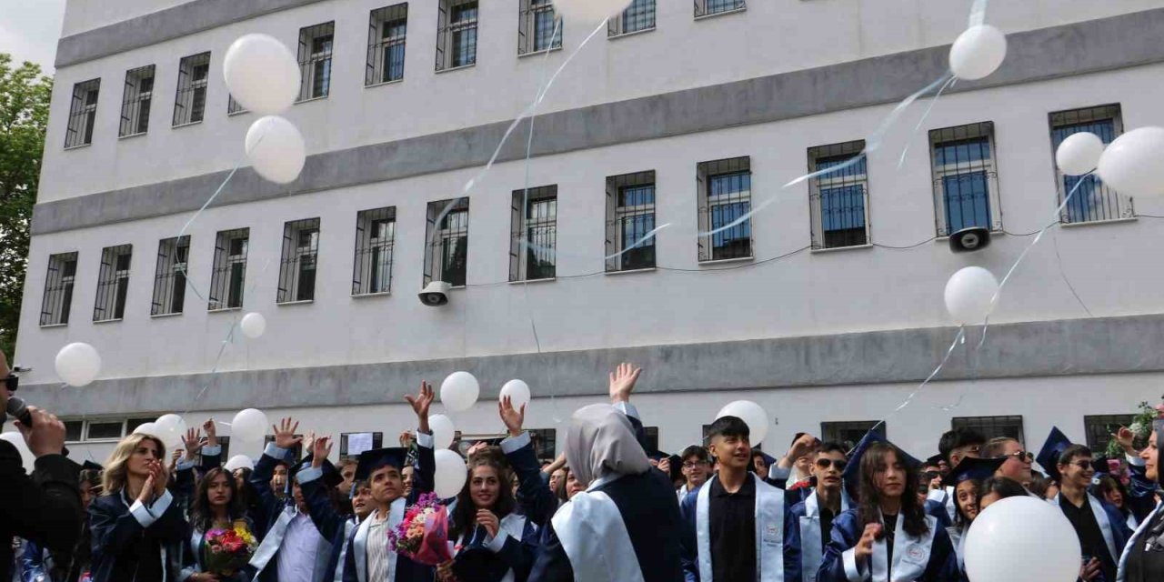 Gazze için beyaz balon uçurdular