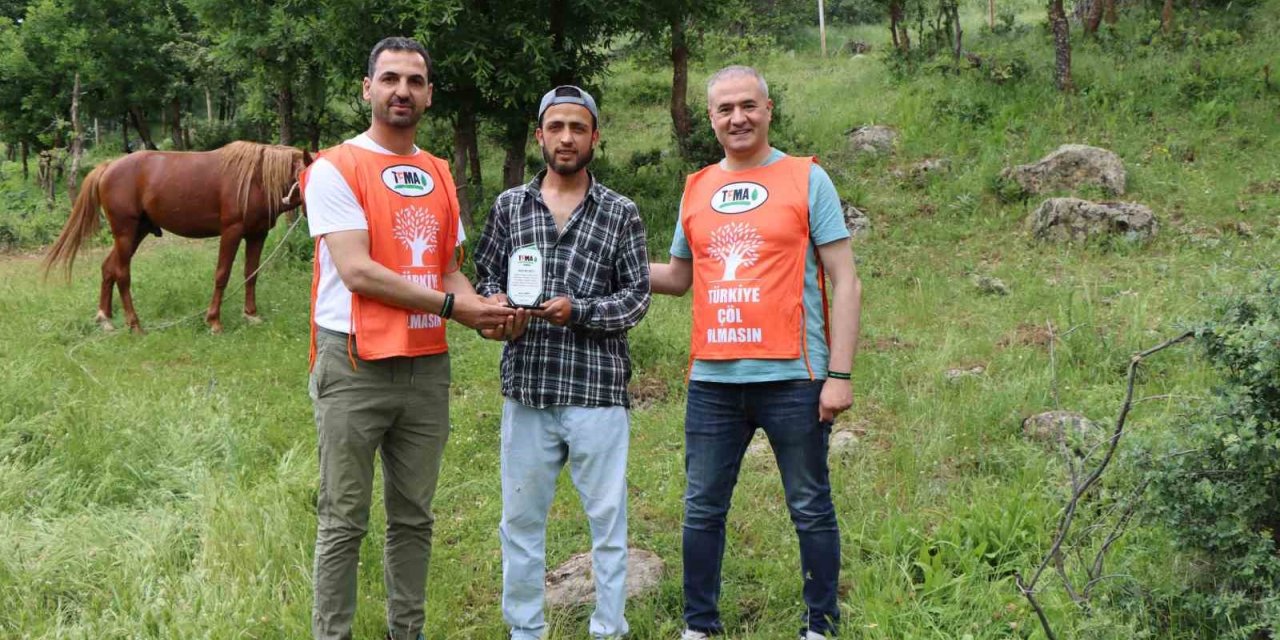 Bingöllü çobandan yürek ısıtan davranış