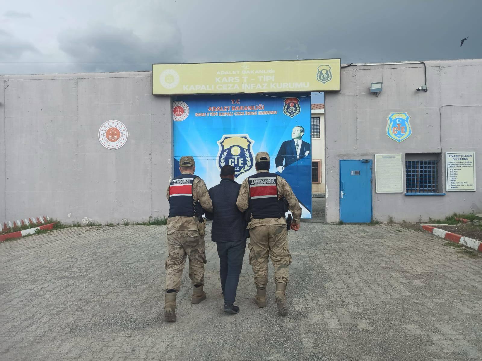 Göçmen kaçakçısı firari hükümlü yakalandı