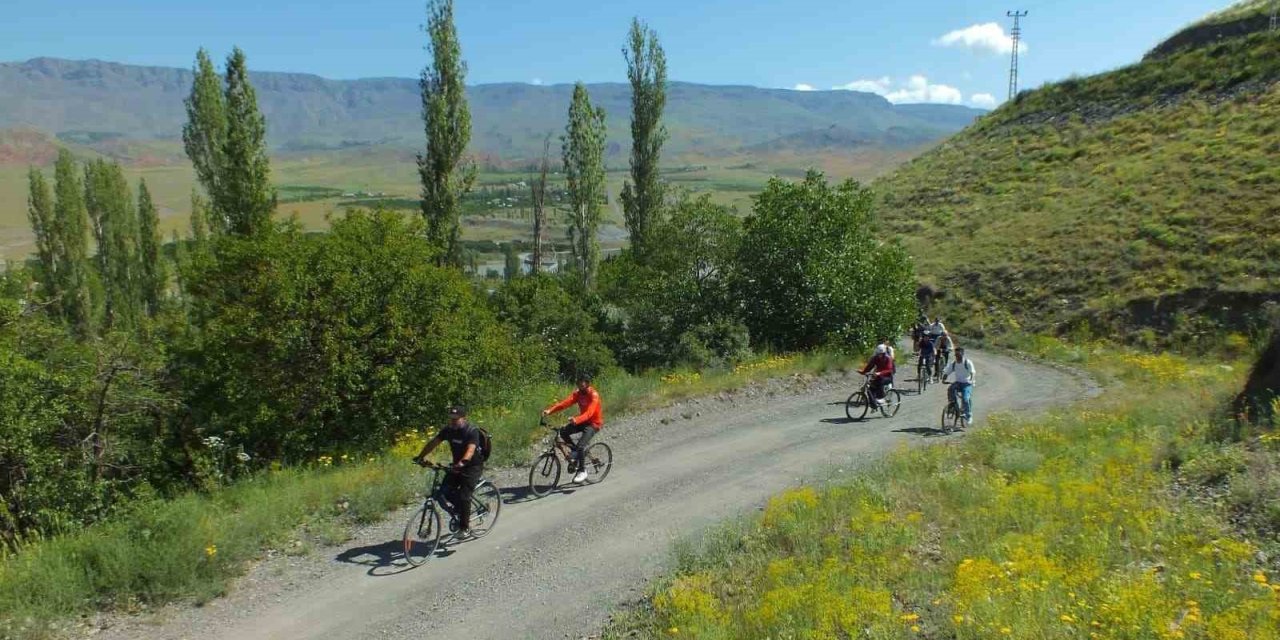 Kağızman’da bisiklet ile doğa keşfi