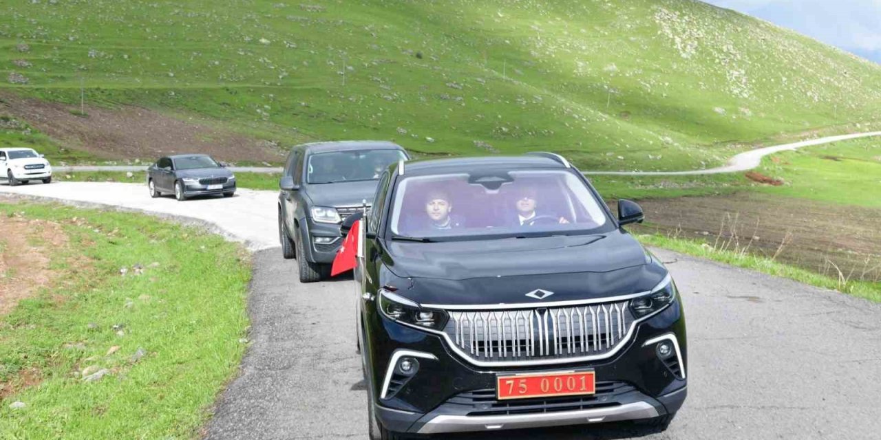 Ardahan’da köy yolları asfalt yerine beton kullanılarak yenileniyor