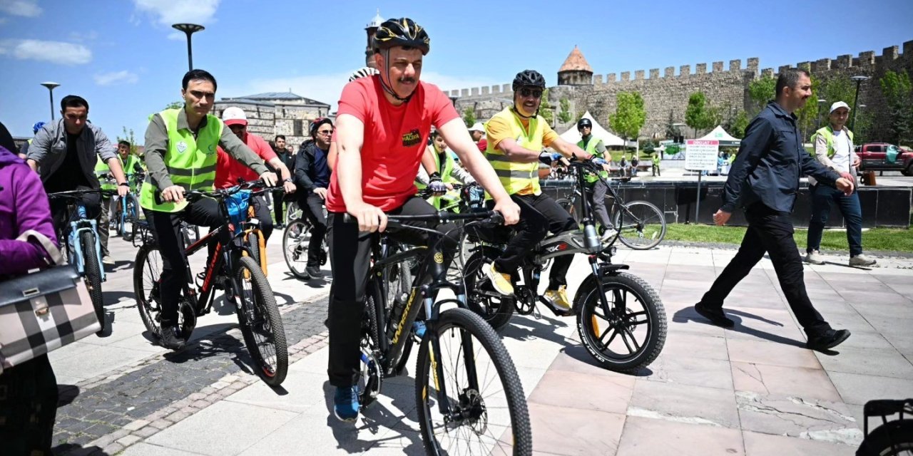 Erzurum’da pedallar sağlıklı hayatlar için çevrildi