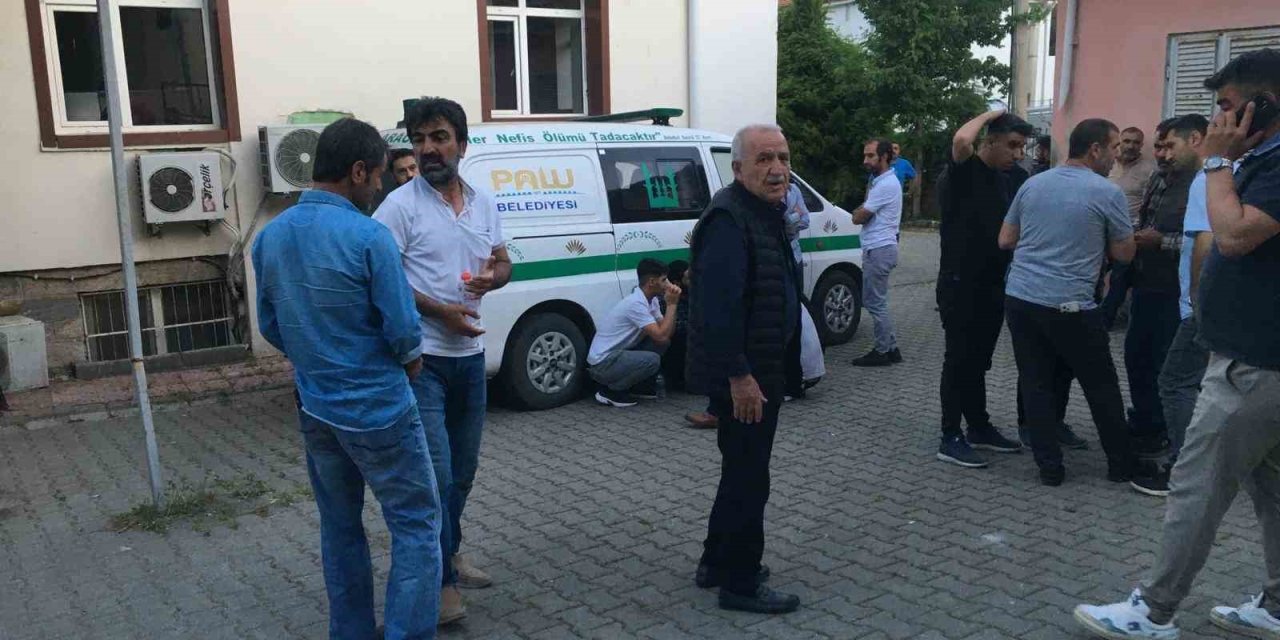 Elazığ’da 15 yaşındaki çocuk babasını öldürdü, annesini ağır yaraladı