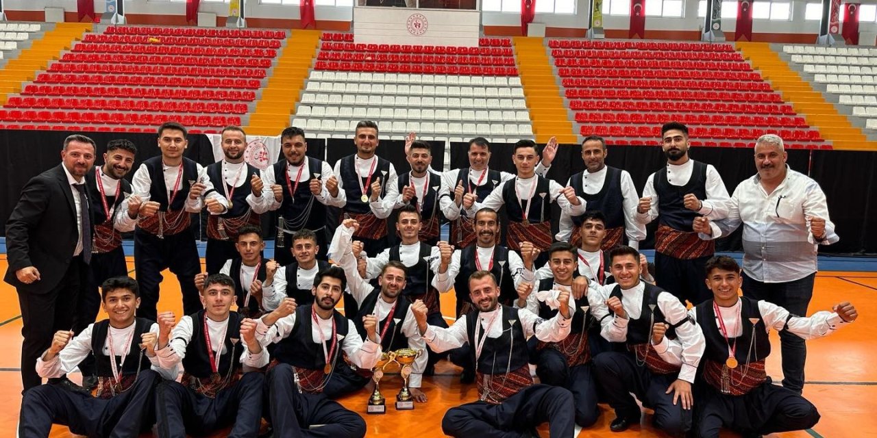 Halk oyunları yarışmasında Erzincangücü Spor Kulübü, gençler ve büyükler kategorisinde şampiyon oldu