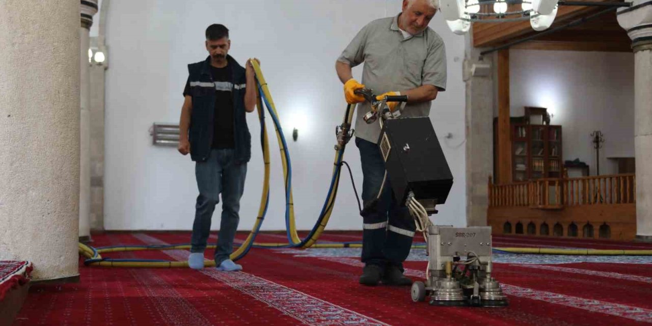 Elazığ Belediyesinden yoğun bayram mesaisi