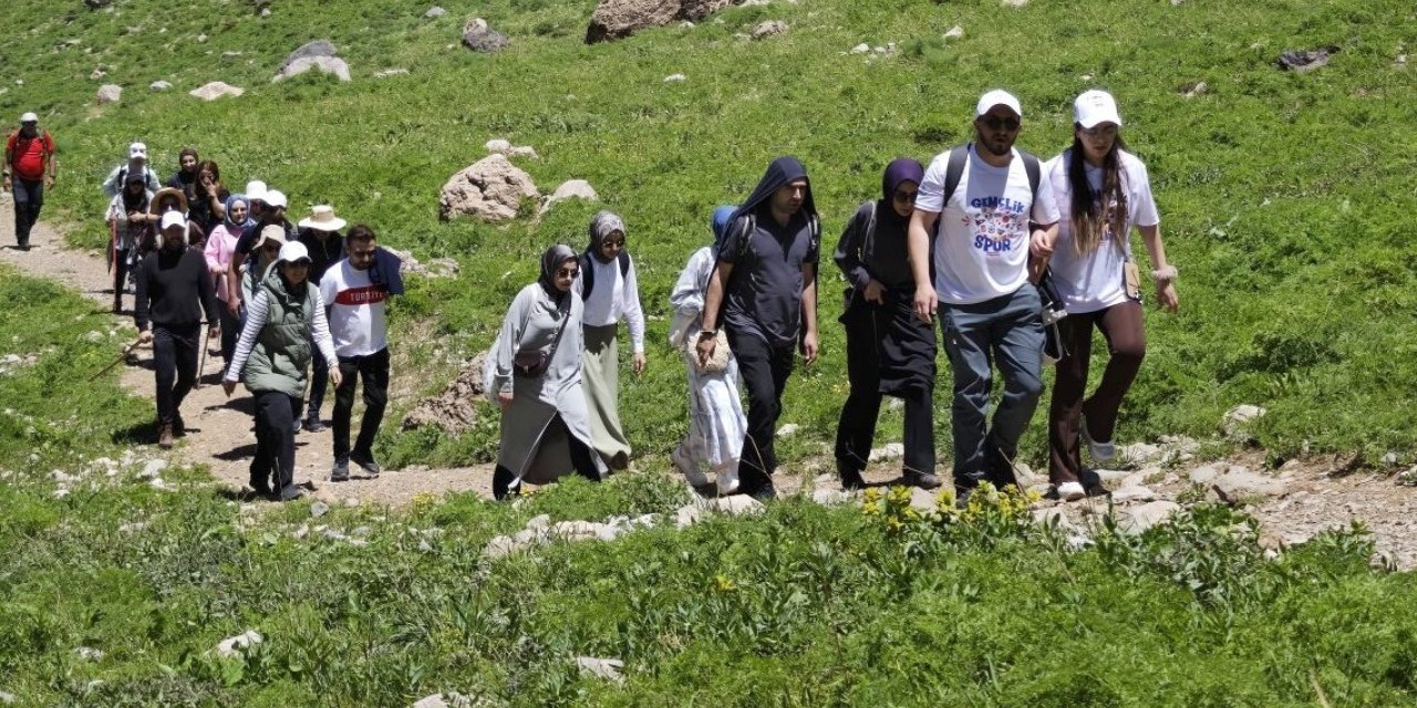Cennet ve Cehennem Vadisi’nde doğa yürüyüşü