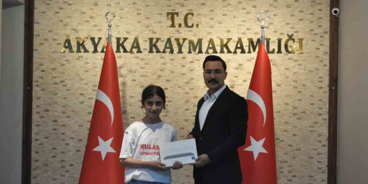 Akyaka’da başarılı öğrenci ödüllendirildi