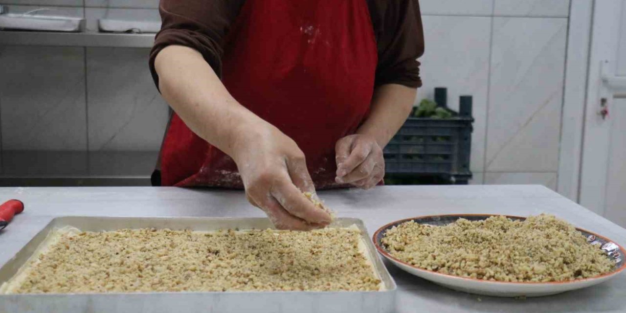 Battalgazi’de kadınlar bayram sofralarına lezzet katıyor