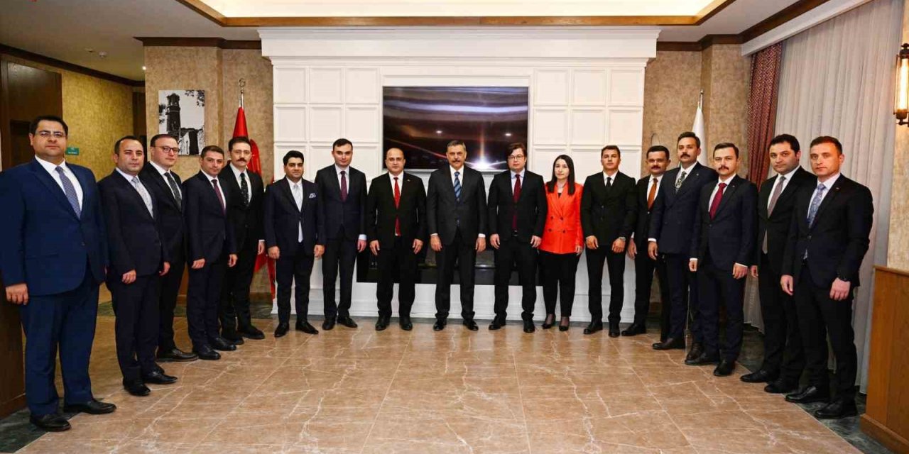 Vali Çiftçi’den kaykamam ve vali yardımcılarına veda yemeği