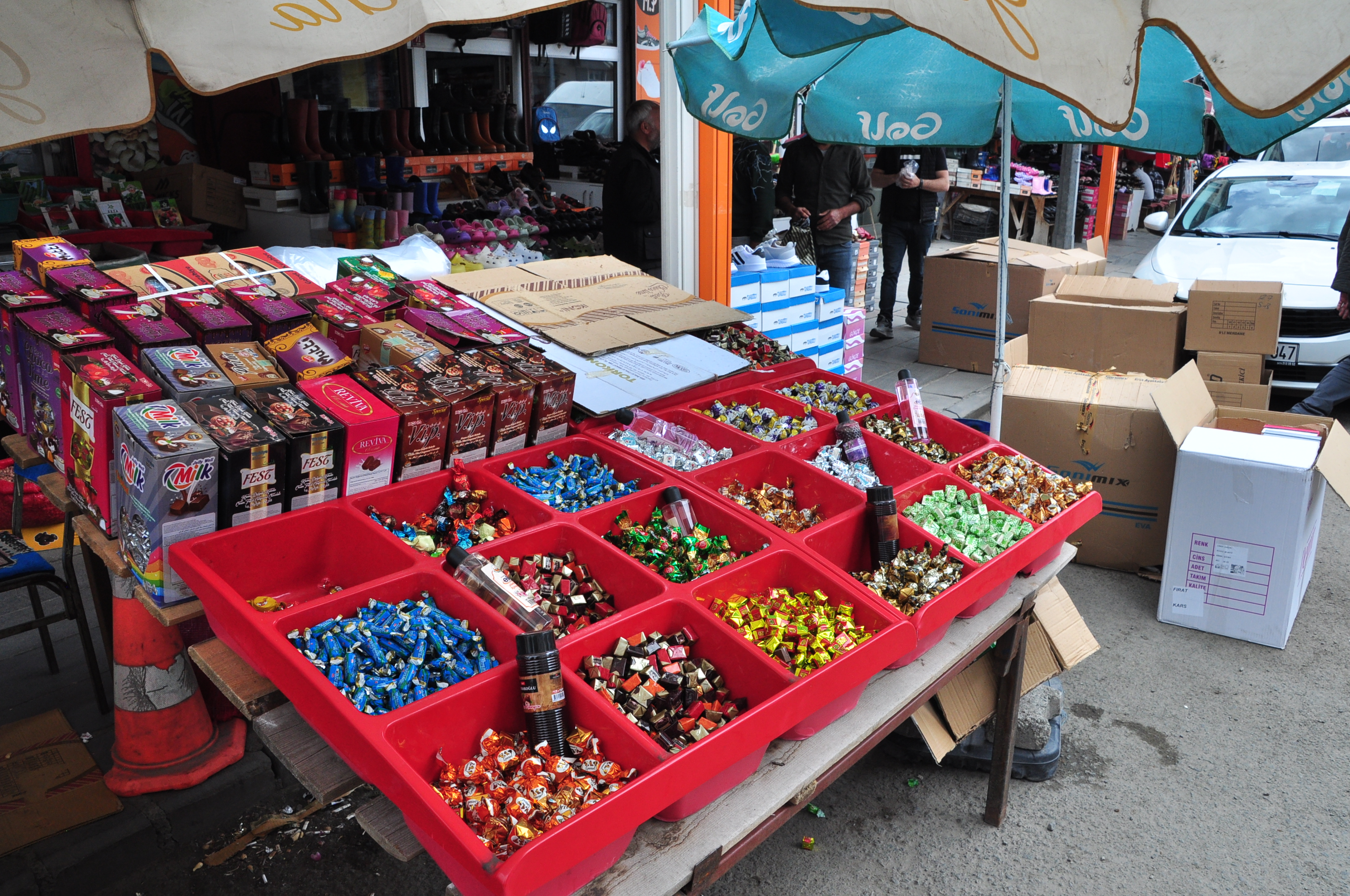 Kars’ta bayram şekerleri tezgahlarda