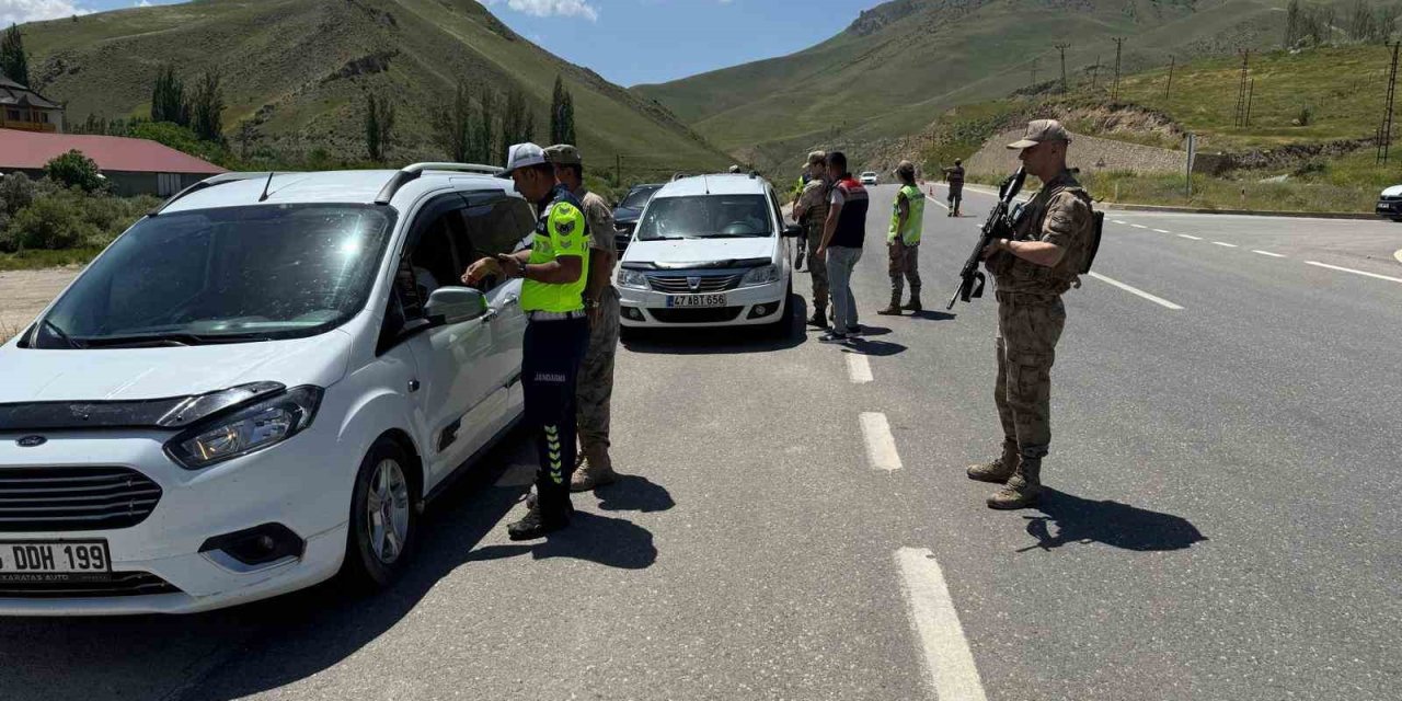 Hakkâri’de yol uygulaması, 5 sürücüye ceza