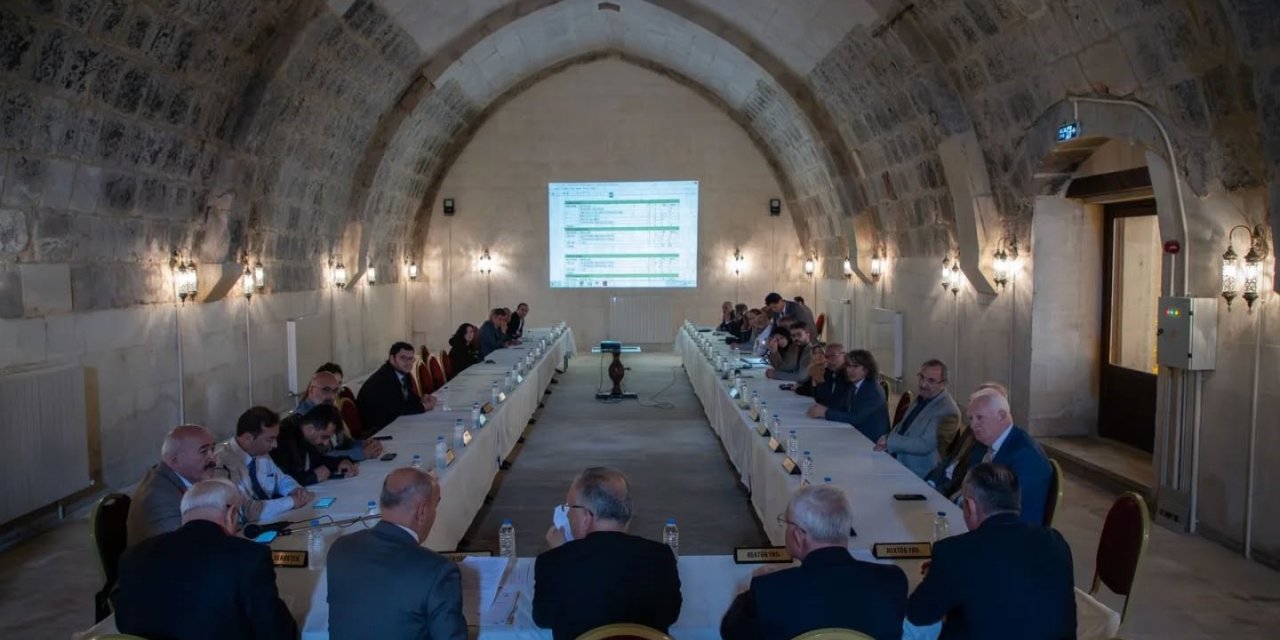 Üniversite Senatosu Mama Hatun Külliyesi’nde toplandı