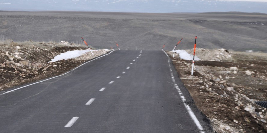 Kars'ta işaret ve uyarı levhaları tahrip ediliyor