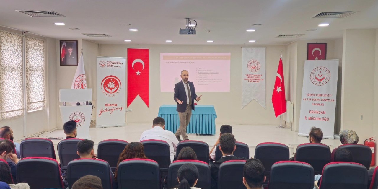 Erzincan’da evlilik kredisine başvuran çiftlere eğitim düzenlendi